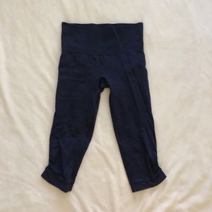 Lululemon sz 6 Crops